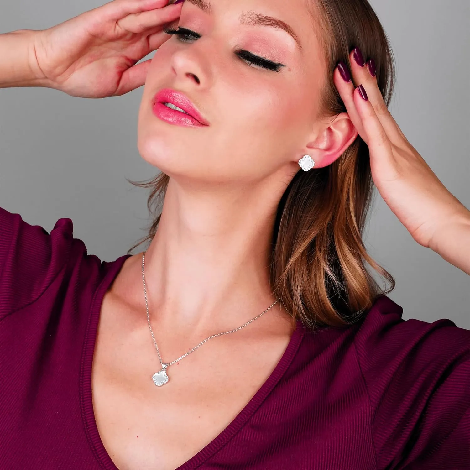 Four Leaf Crystal Clover Necklace Earring Set for Women 18K Gold Plated Stainless Steel Cubic Zirconia Pendant 4 Leaf Lucky Ear Studs Jewelry Gift for Mother and Daughter